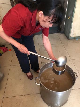 景焦能源公司工會(huì)持續(xù)開展系列高溫慰問活動(dòng)4 (1).jpg 景焦能源公司工會(huì)持續(xù)開展系列高溫慰問活動(dòng)4 (1).jpg